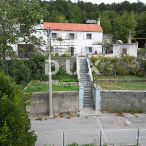 RIJEKA, HRELJIN- dvojna kuća 150m2 s pogledom na more + okoliš 650m2
