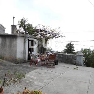 RIJEKA, HRELJIN- dvojna kuća 150m2 s pogledom na more + okoliš 1450m2