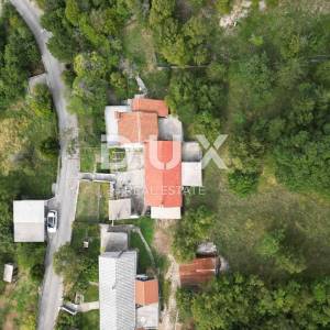 RIJEKA, HRELJIN- dvojna kuća 150m2 s pogledom na more + okoliš 1450m2