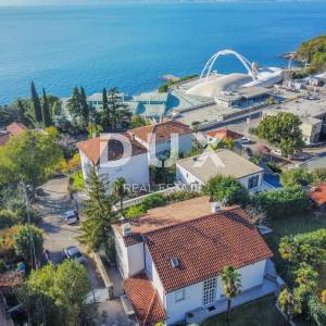 RIJEKA, KANTRIDA - odlična privatna kuća 200 metara od mora s okućnicom od 1400m2