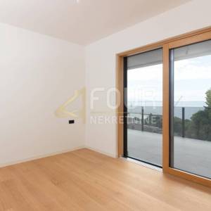 Rijeka, Kantrida, penthouse 3s+db s krovnom terasom, 164.82m2