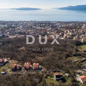 RIJEKA, KASTAV - građevinsko zemljište 2.451 m2 + 1.930 m2 s pogledom na more za stambenu zgradu - stanove / apartmane / obitel...