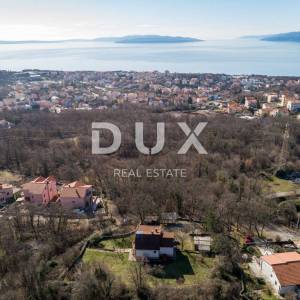 RIJEKA, KASTAV - građevinsko zemljište 2.451 m2 + 1.930 m2 s pogledom na more za stambenu zgradu - stanove / apartmane / obitel...