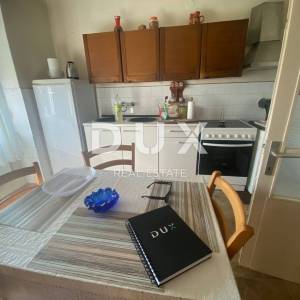 RIJEKA, KASTAV - kuća sa 2 odvojena stana + okućnica! PRILIKA!