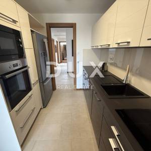 RIJEKA, KOSTRENA - 3S+DB, lođa, novija gradnja, parking, pogled!