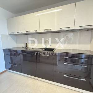 RIJEKA, KOSTRENA - 3S+DB, lođa, novija gradnja, parking, pogled!