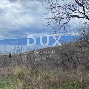 RIJEKA, KOSTRENA - građevinsko zemljište 1.053 m2 s pogledom na more za stambenu zgradu - stanove / apartmane / obiteljsku kuću...