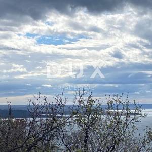RIJEKA, KOSTRENA - građevinsko zemljište 1.053 m2 s pogledom na more za stambenu zgradu - stanove / apartmane / obiteljsku kuću...