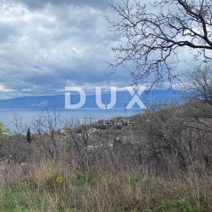 RIJEKA, KOSTRENA - građevinsko zemljište 1.053 m2 s pogledom na more za stambenu zgradu - stanove / apartmane / obiteljsku kuću...