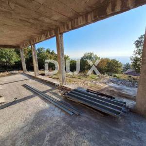 RIJEKA, KOSTRENA - Samostojeća kuća 4S+DB - bazen, okućnica i pogled!
