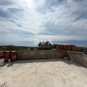 RIJEKA, KOSTRENA - Samostojeća kuća 4S+DB - bazen, okućnica, pogled!