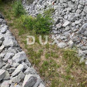 RIJEKA, KOSTRENA - zemljište 2.106 m2 s pogledom na more - samo 230 metara od mora! PRILIKA!
