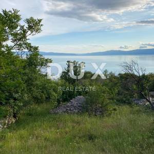 RIJEKA, KOSTRENA - zemljište 2.106 m2 s pogledom na more - samo 230 metara od mora! PRILIKA!
