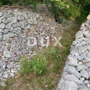 RIJEKA, KOSTRENA - zemljište 2.106 m2 s pogledom na more - samo 230 metara od mora! PRILIKA!
