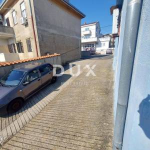 RIJEKA, KOZALA- građevinsko zemljište 1016m2 s pogledom na more s građ. dozvolom za stambenu zgradu–stanove / poslovno-stambenu...