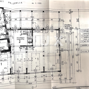 RIJEKA, KOZALA- građevinsko zemljište 1016m2 s pogledom na more s građ. dozvolom za stambenu zgradu–stanove / poslovno-stambenu...