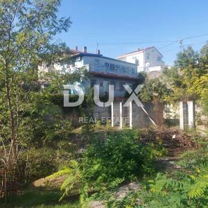 RIJEKA, KOZALA- građevinsko zemljište 1016m2 s pogledom na more s građ. dozvolom za stambenu zgradu–stanove / poslovno-stambenu...