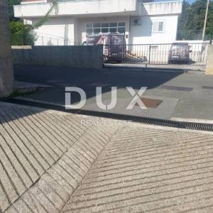 RIJEKA, KOZALA- građevinsko zemljište 1016m2 s pogledom na more s građ. dozvolom za stambenu zgradu–stanove / poslovno-stambenu...