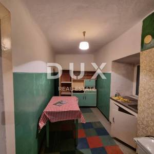 RIJEKA, KOZALA - Kuća s dva stana i pogledom na more za adaptaciju