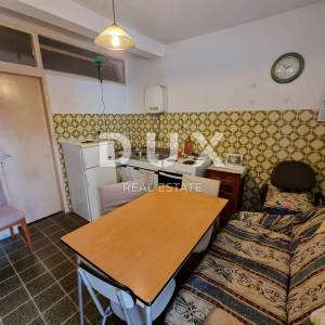 RIJEKA, KOZALA - Kuća s dva stana i pogledom na more za adaptaciju