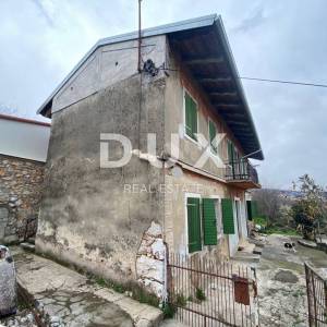 RIJEKA, KOZALA - samostojeća stara talijanska villa iz 1912. godine s pogledom na more i 2.383 m2 okućnice! PRILIKA!