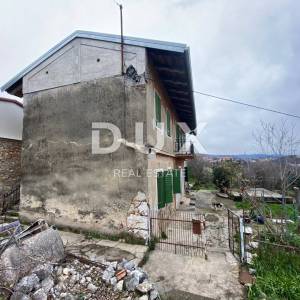 RIJEKA, KOZALA - samostojeća stara talijanska villa iz 1912. godine s pogledom na more i 2.383 m2 okućnice! PRILIKA!
