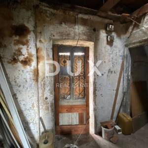 RIJEKA, KOZALA - samostojeća stara talijanska villa iz 1912. godine s pogledom na more i 2.383 m2 okućnice! PRILIKA!