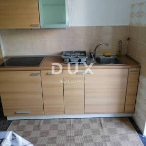 RIJEKA, KOZALA - Uredan stan za 8 radnika, 3SKL, kupaonica, WC