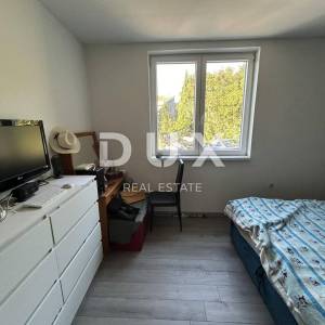 RIJEKA, KRALJEVICA, CENTAR - stan u prizemlju udaljen samo 110 metara od mora! PRILIKA!