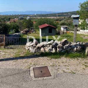 RIJEKA, KRASICA - građevinsko zemljište 1330m2 s pogledom na more za stambenu zgradu - stanove / apartmane / obiteljsku kuću / ...