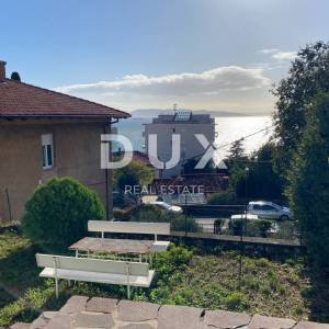 RIJEKA, KRIMEJA - 2 samostojeće kuće s pogledom na more + 2 pomoćne zgrade + okućnica! PRILIKA!