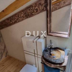 RIJEKA, KRIMEJA - 2 samostojeće kuće s pogledom na more + 2 pomoćne zgrade + okućnica! PRILIKA!