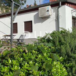 RIJEKA, KRIMEJA - 2 samostojeće kuće s pogledom na more + 2 pomoćne zgrade + okućnica! PRILIKA!