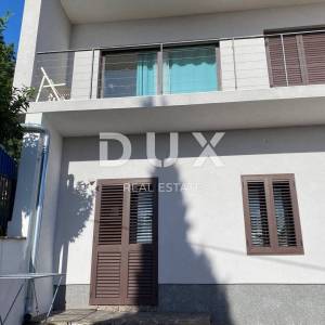 RIJEKA, KRIMEJA - 2 samostojeće kuće s pogledom na more + 2 pomoćne zgrade + okućnica! PRILIKA!