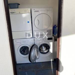 RIJEKA, KRIMEJA - 2 samostojeće kuće s pogledom na more + 2 pomoćne zgrade + okućnica! PRILIKA!
