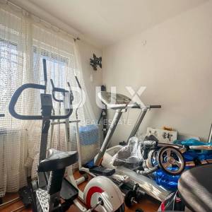 RIJEKA, KRIMEJA - kuća u nizu 4S+DB, parking, okućnica