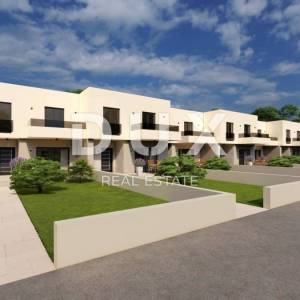 RIJEKA , KUKULJANOVO- moderna kuća u nizu 125m2 + okućnica - C1