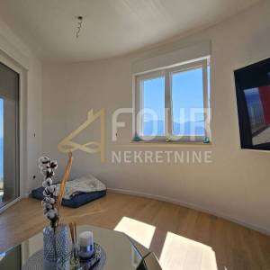 Rijeka, Martinkovac, 71m2, moderan 2s+db, lođa, pogled na more