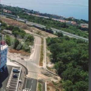 RIJEKA, MARTINKOVAC - Građevinsko zemljište 4582 m2 za stambenu zgradu/stanove 1096 m2
