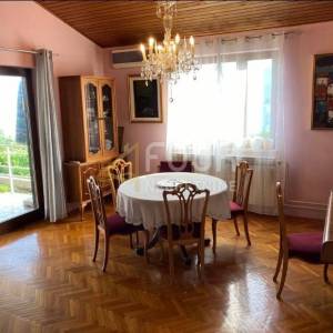 Rijeka, Martinkovac, kuća s 3 stana, velika okućnica, atraktivna lokacija