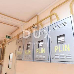 RIJEKA, MLAKA-  poslovni prostor 63 m2 za zakup/ najam - broj 17