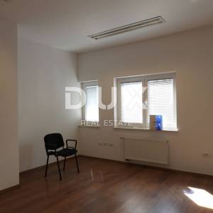 RIJEKA, MLAKA-  poslovni prostor 63 m2 za zakup/ najam - broj 17