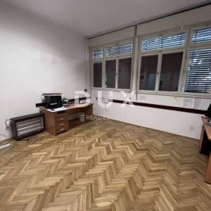 RIJEKA, PEĆINE - Poslovni prostor 144m2 kompletno uređen s  5 zasebnih ureda