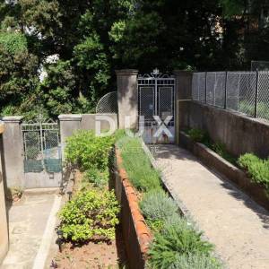 RIJEKA, PEĆINE - Samostojeća vila s pogledom na more