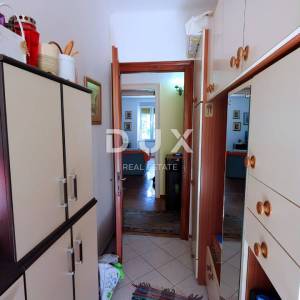 RIJEKA, PEĆINE - Samostojeća vila s pogledom na more