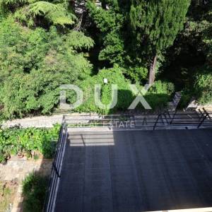 RIJEKA, PEĆINE - Samostojeća vila s pogledom na more