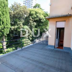 RIJEKA, PEĆINE - Samostojeća vila s pogledom na more