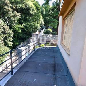 RIJEKA, PEĆINE - Samostojeća vila s pogledom na more