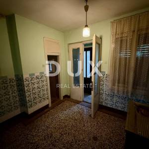 RIJEKA, PODMURVICE - stan za adaptaciju na super lokaciji 