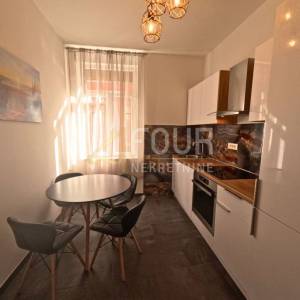 Rijeka, širi Centar, 98.48m2, 4s+db, balkon, adaptiran gospodski stan!